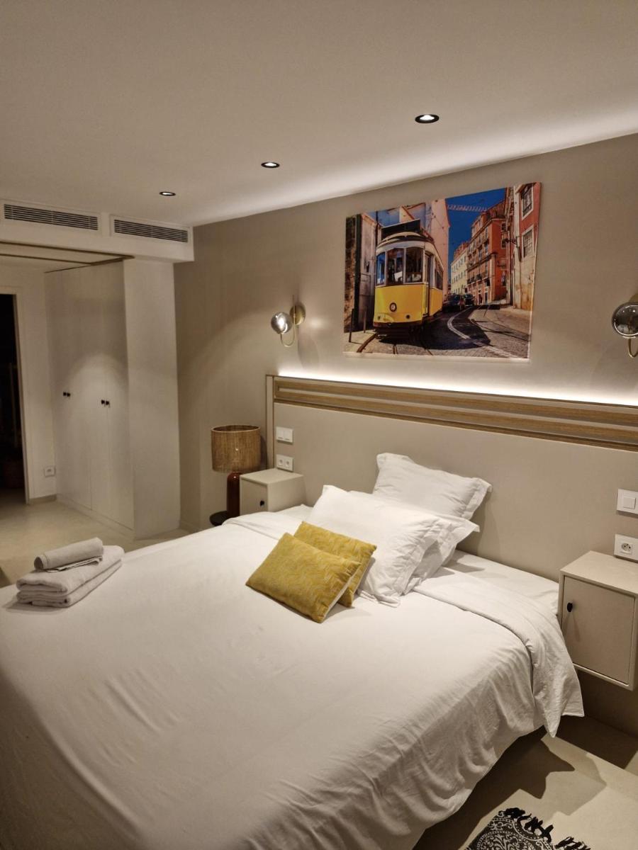 Image 1 of Appart deux suites st tropez