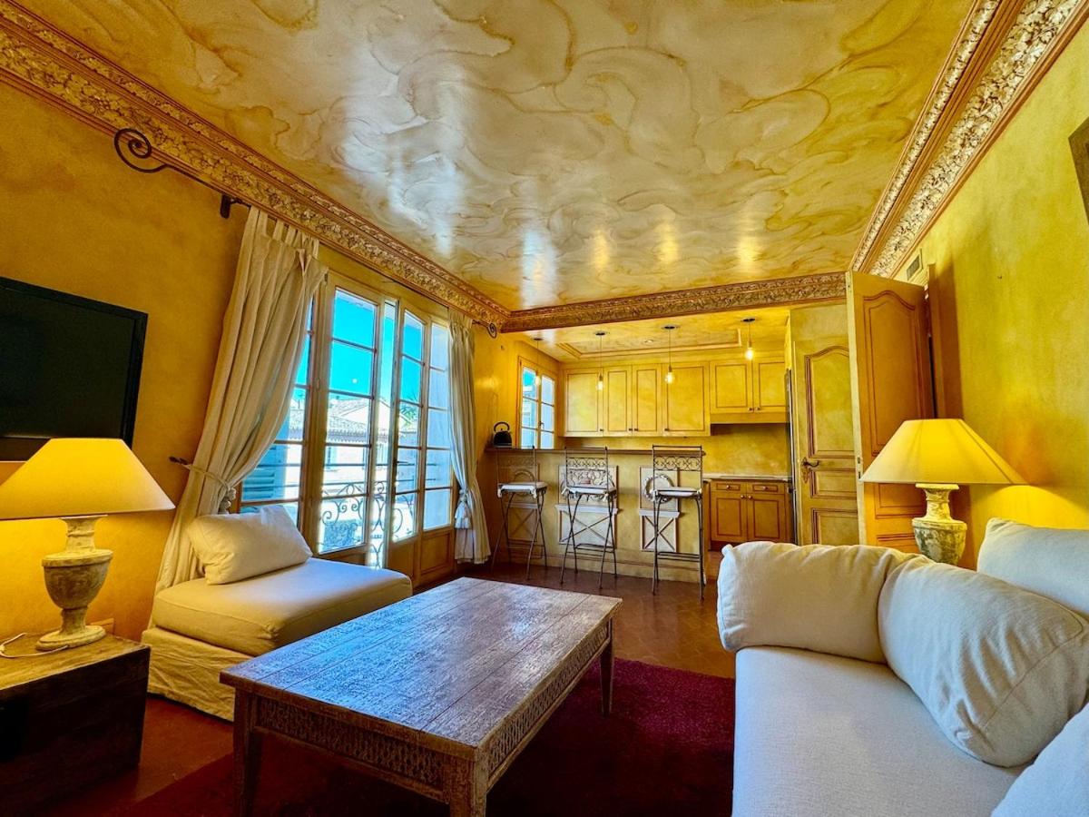 Image 1 of Appartement Place des Lices, Saint-Tropez
