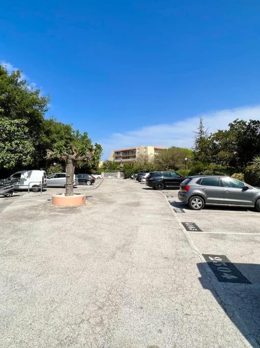 Image 3 of Appartement avec jardin au coeur de Saint-Tropez.