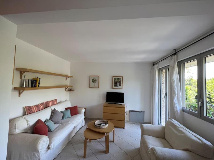 Image 1 of Appartement avec jardin au coeur de Saint-Tropez.