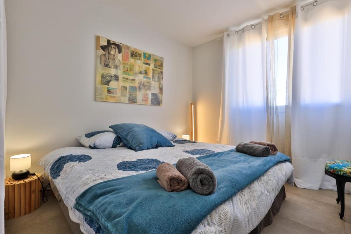 Image 1 of Appartement avec toit terrasse équipé au centre Saint Tropez vue mer