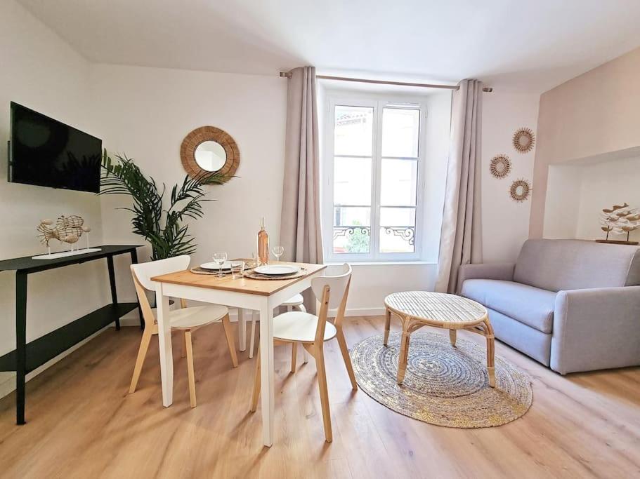 Image 4 of COSY – Climatisé – 2 pas du port – Place aux Herbes