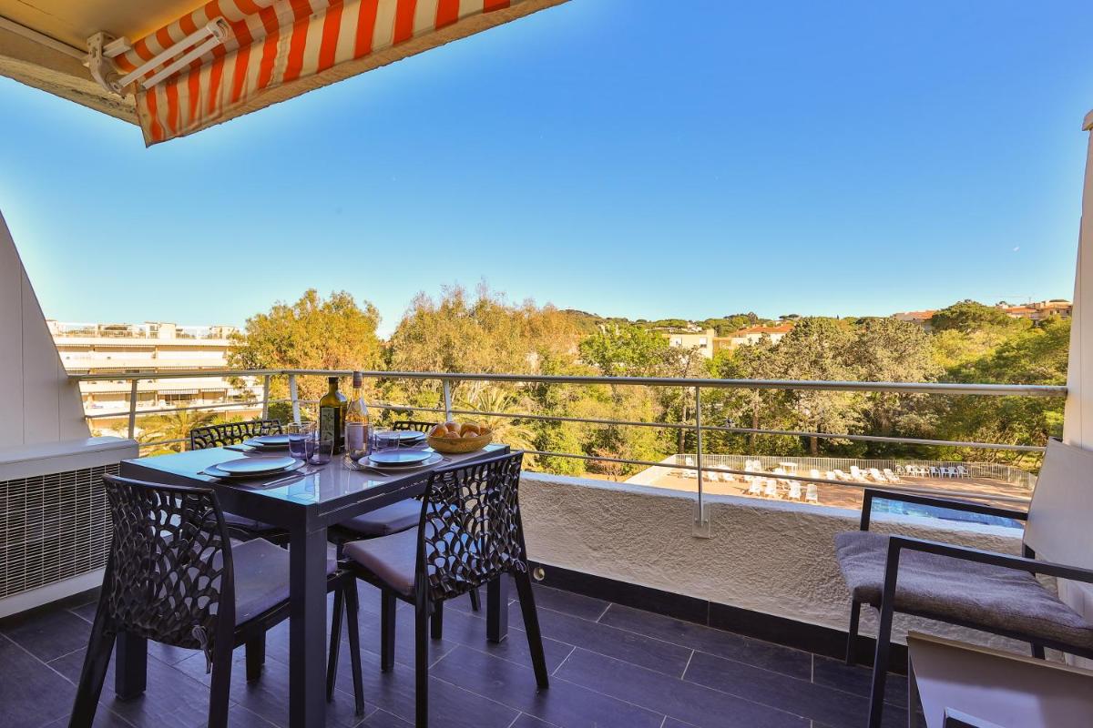 Image 5 of Centre St Tropez – 2 Pièces -Clim Piscine Parking