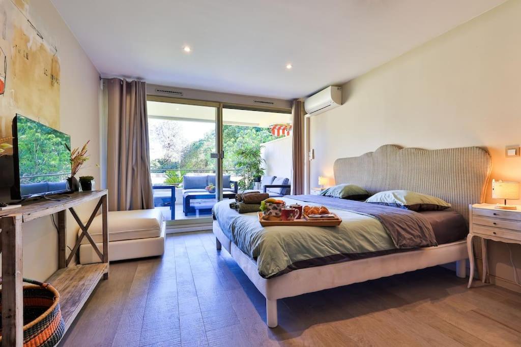 Image 1 of Centre St Tropez – Gd 2 pièces, piscine et parking