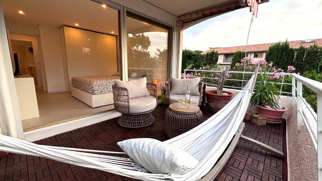 Image of JARDIN TERRASSE EDEN SAINT TROPEZ – Parking Pool AC 4P