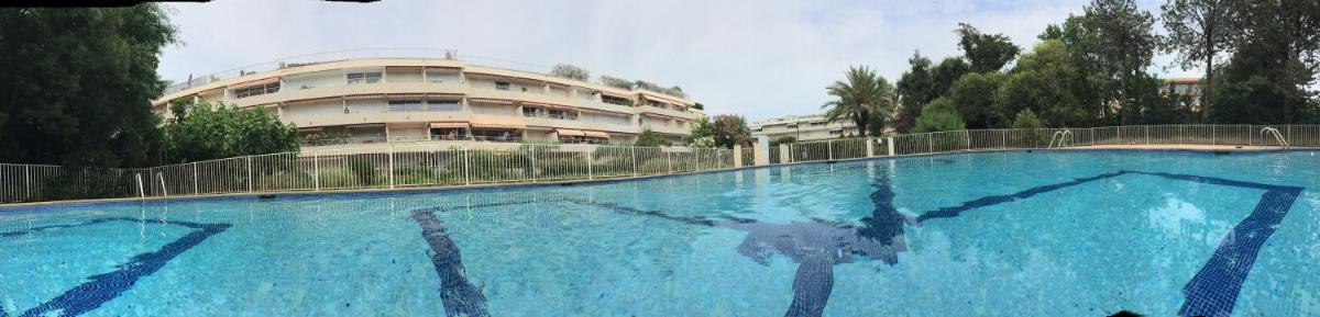 Image 2 of JARDIN TERRASSE EDEN SAINT TROPEZ – Parking Pool AC 4P