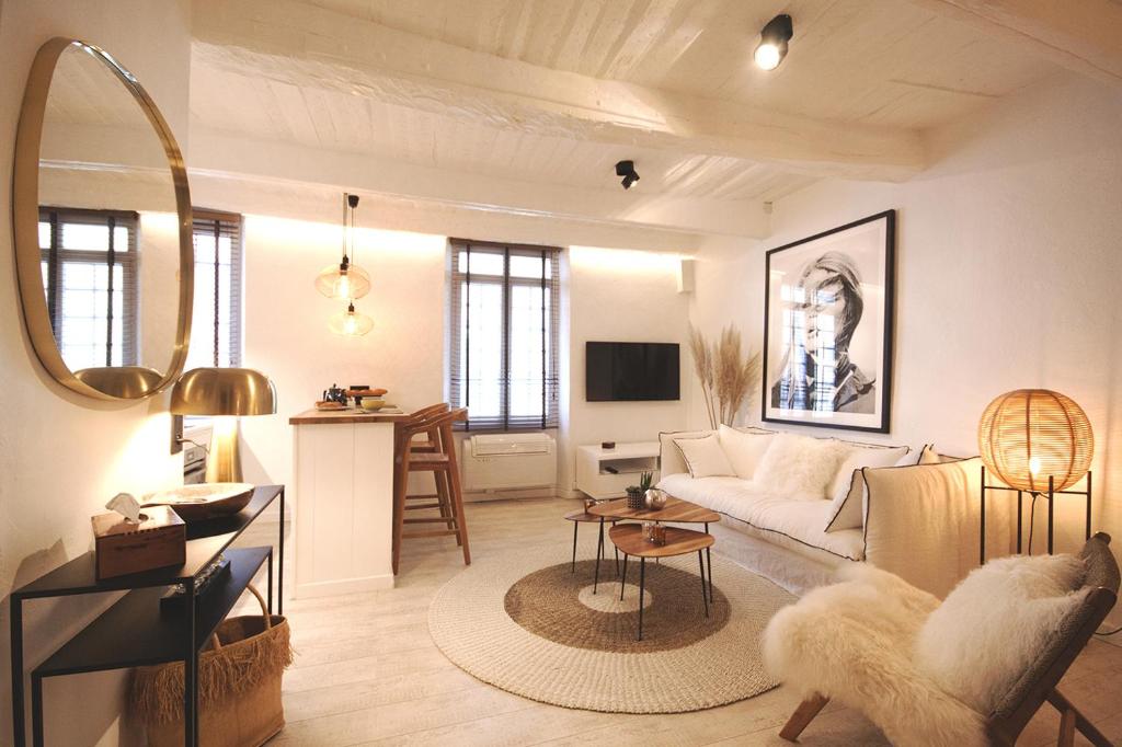 Image of Luxueux appartement, centre historique 50m du port et de la plage de la Ponche