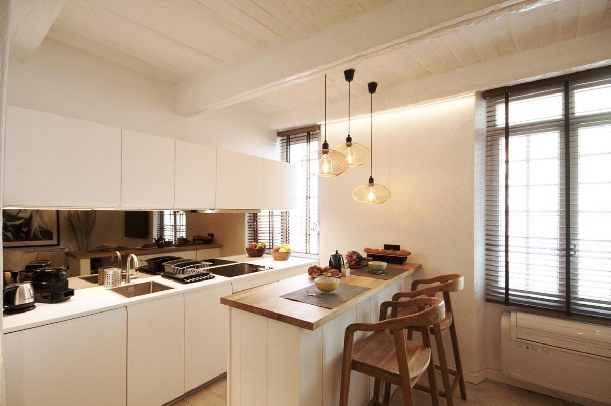 Image 3 of Luxueux appartement, centre historique 50m du port et de la plage de la Ponche