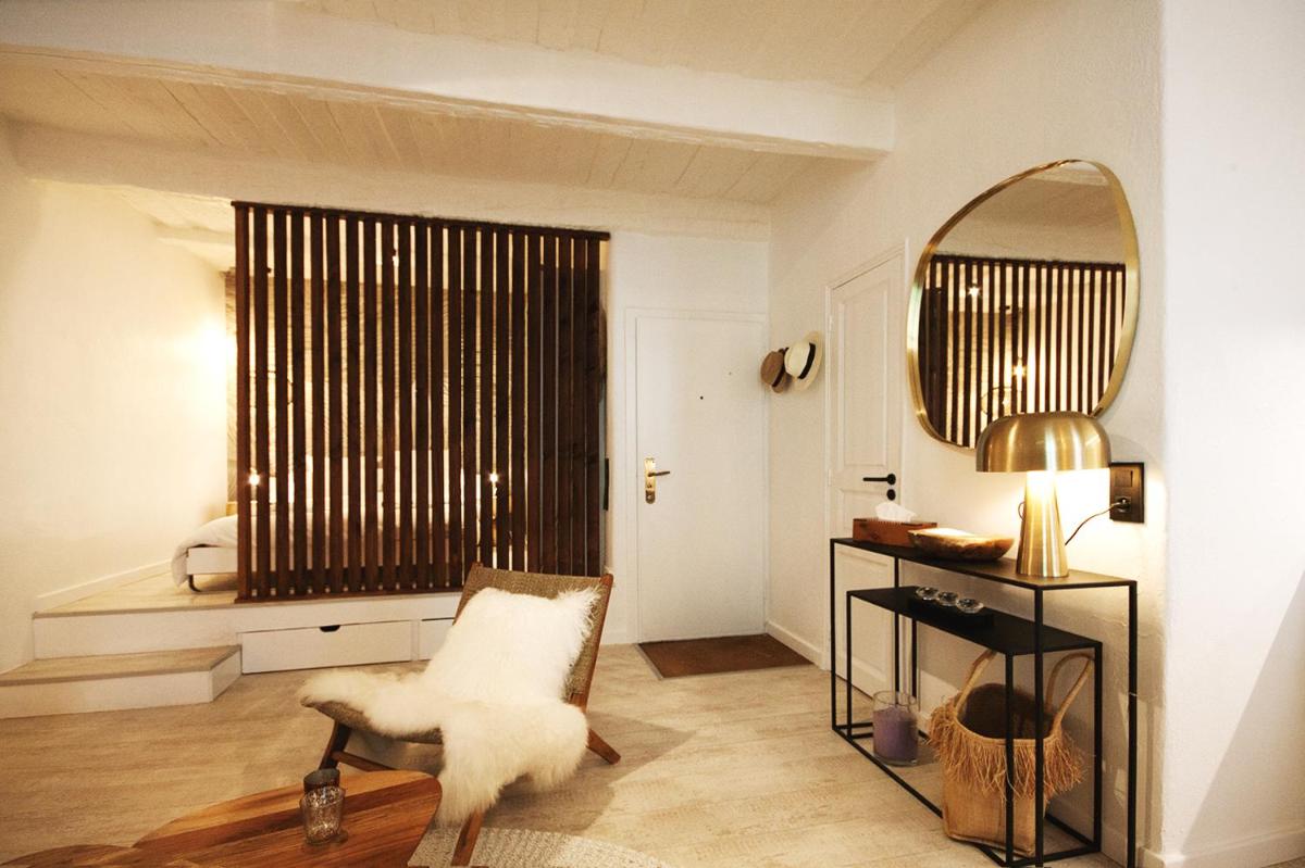 Image 2 of Luxueux appartement, centre historique 50m du port et de la plage de la Ponche