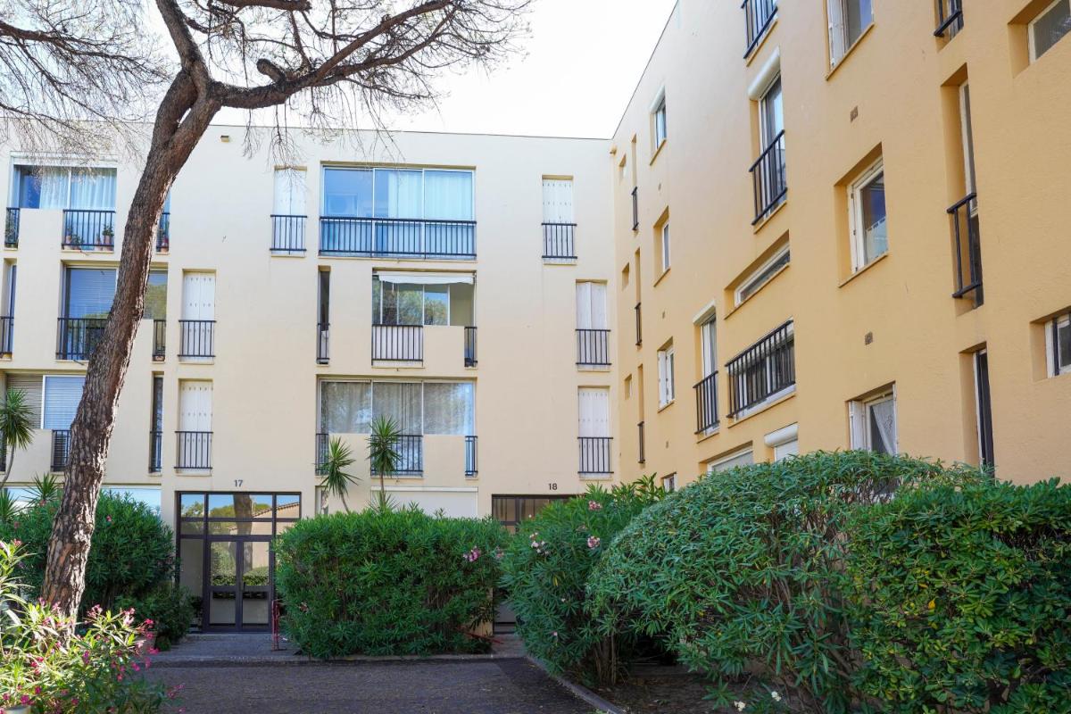 Image 4 of Port Saint Tropez superbe appartement au calme avec parking