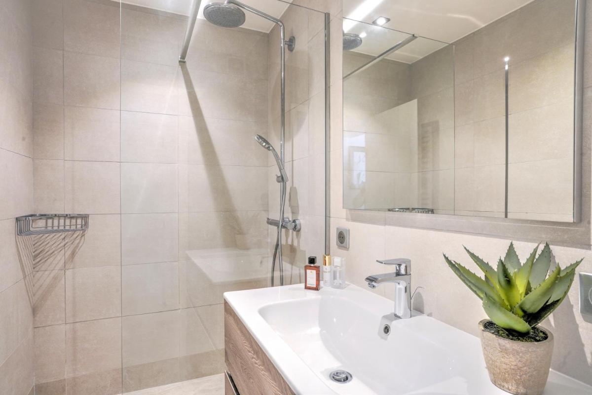 Image 6 of Port Saint Tropez superbe appartement au calme avec parking