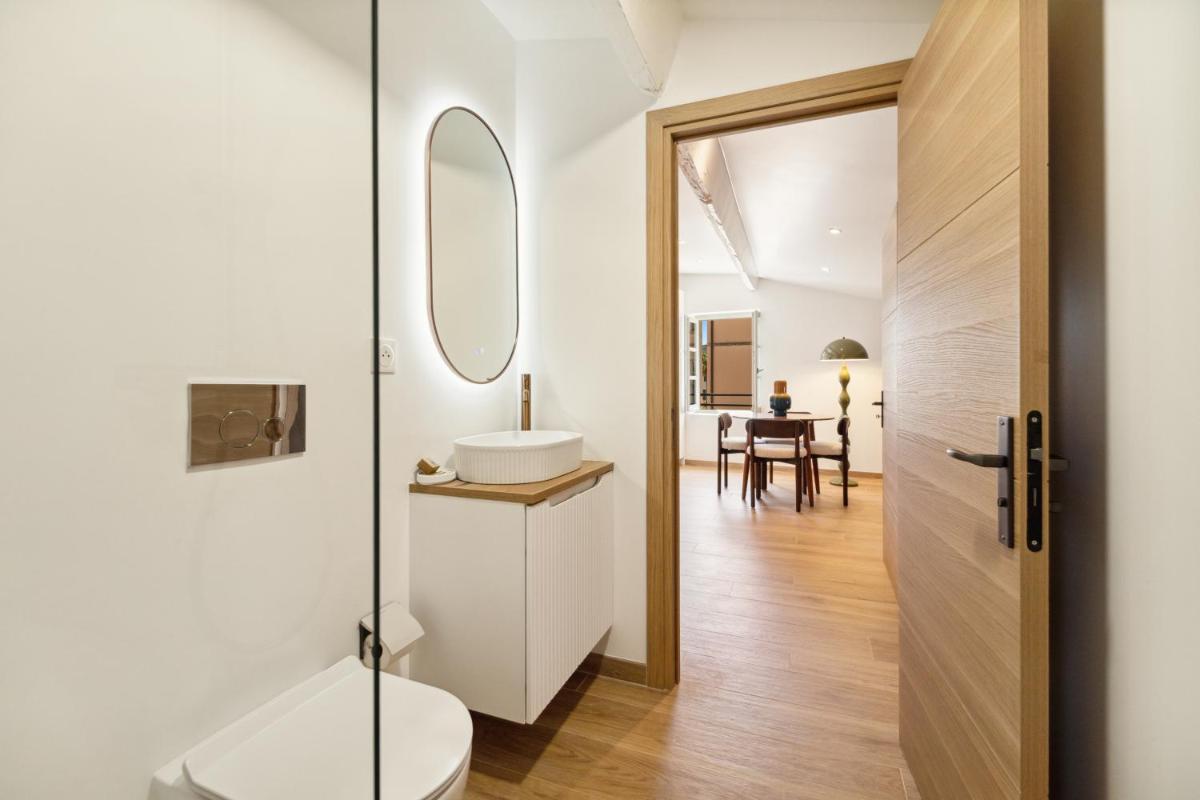 Image 2 of Saint Tropez 104 rue Allard 3e D