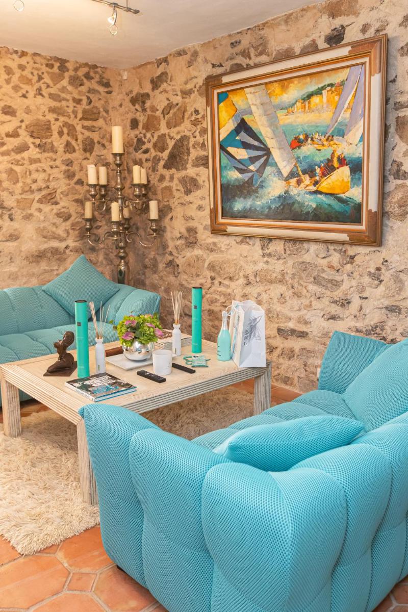 Image 3 of Steps from the Port! Chic 2-Bed in the Heart of Saint-Tropez