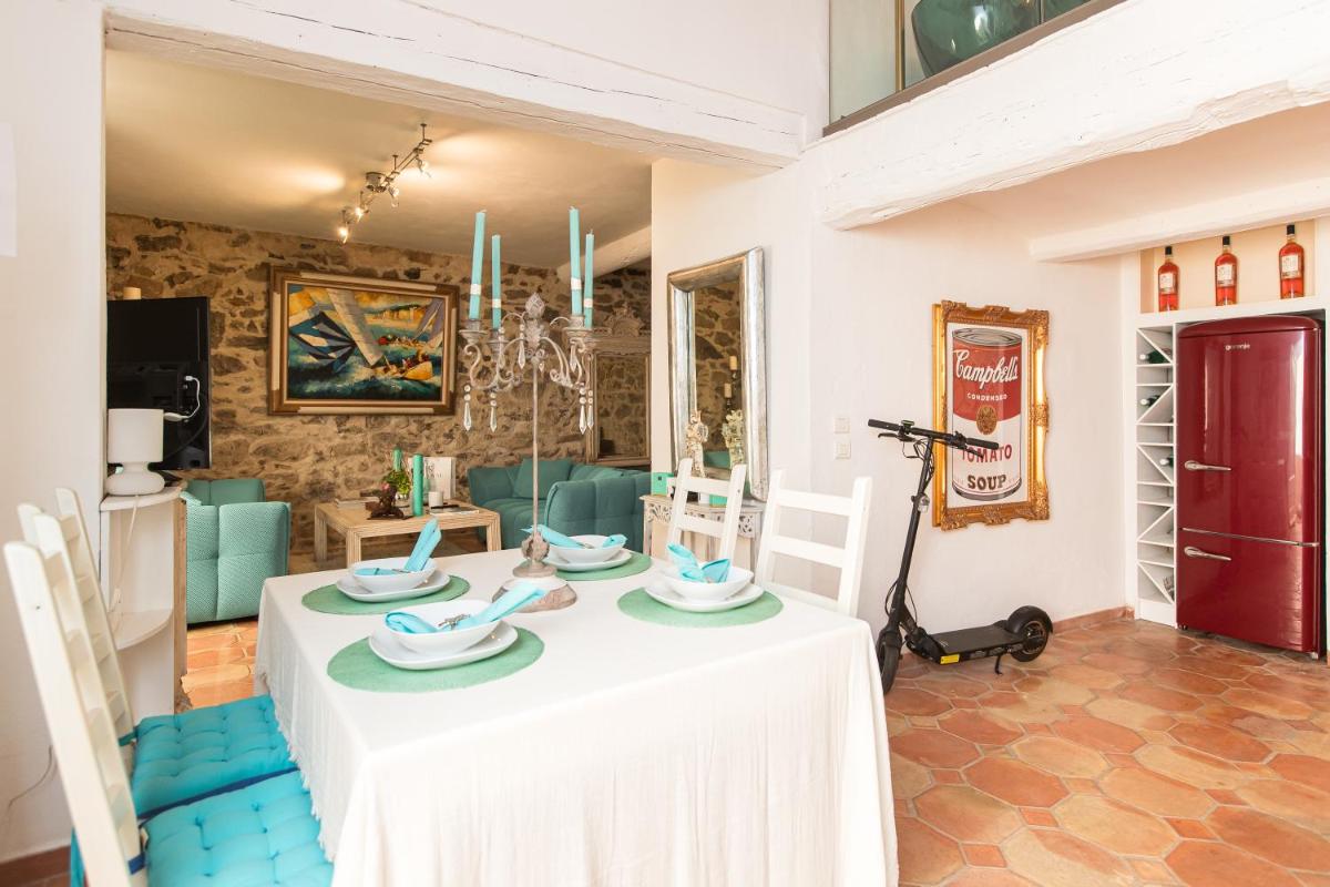 Image 5 of Steps from the Port! Chic 2-Bed in the Heart of Saint-Tropez