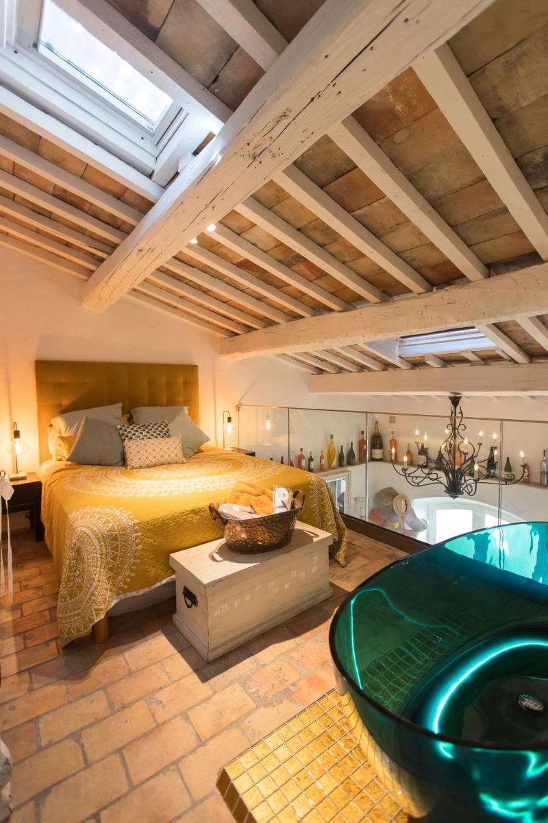 Image 4 of Steps from the Port! Chic 2-Bed in the Heart of Saint-Tropez
