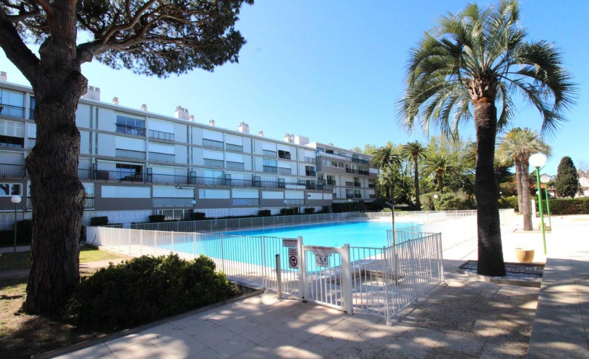 Image 2 of TROPCOQ – Au coeur de St-Tropez – Studio cabine pour 2 personnes