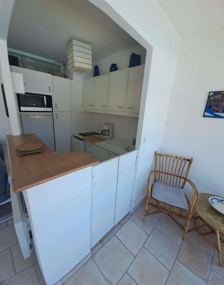 Image 4 of TROPCOQ – Au coeur de St-Tropez – Studio cabine pour 2 personnes