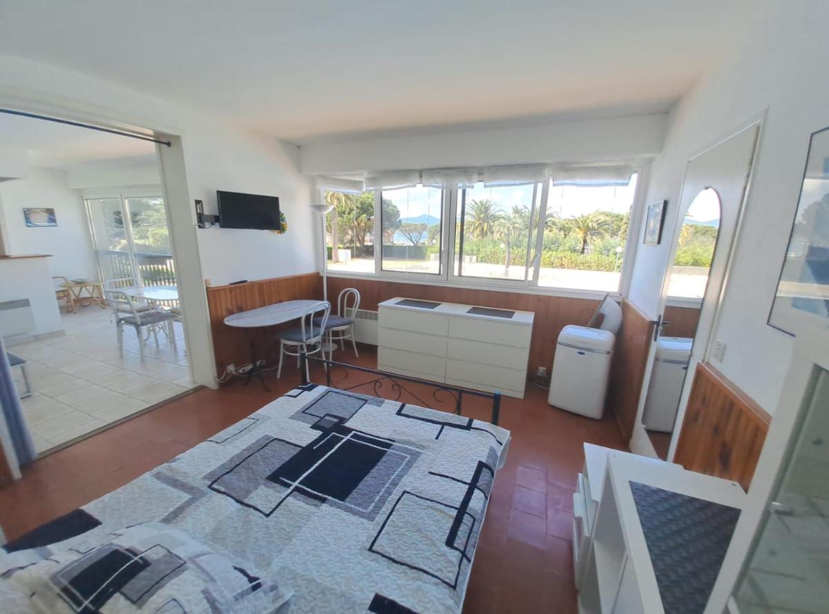 Image 5 of TROPCOQ – Au coeur de St-Tropez – Studio cabine pour 2 personnes