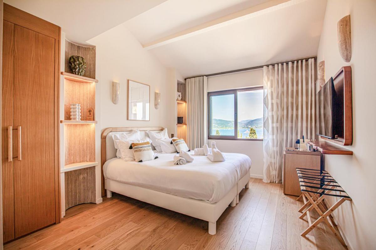 Image 6 of Tinah Saint-Tropez