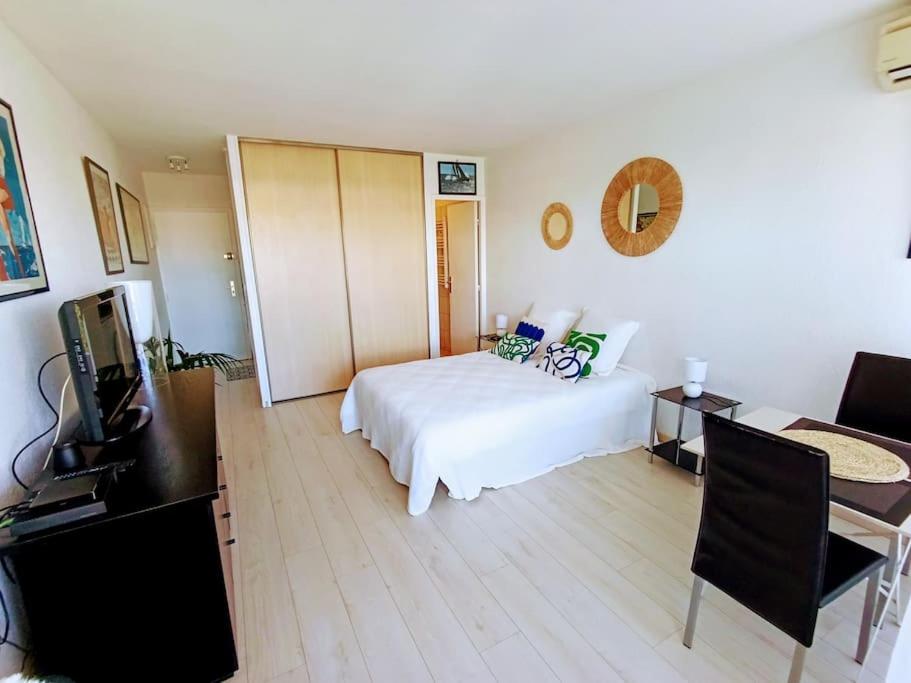 Image 5 of piscine, parking, vue mer, 23 m2