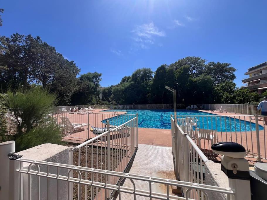 Image 2 of piscine, parking, vue mer, 23 m2