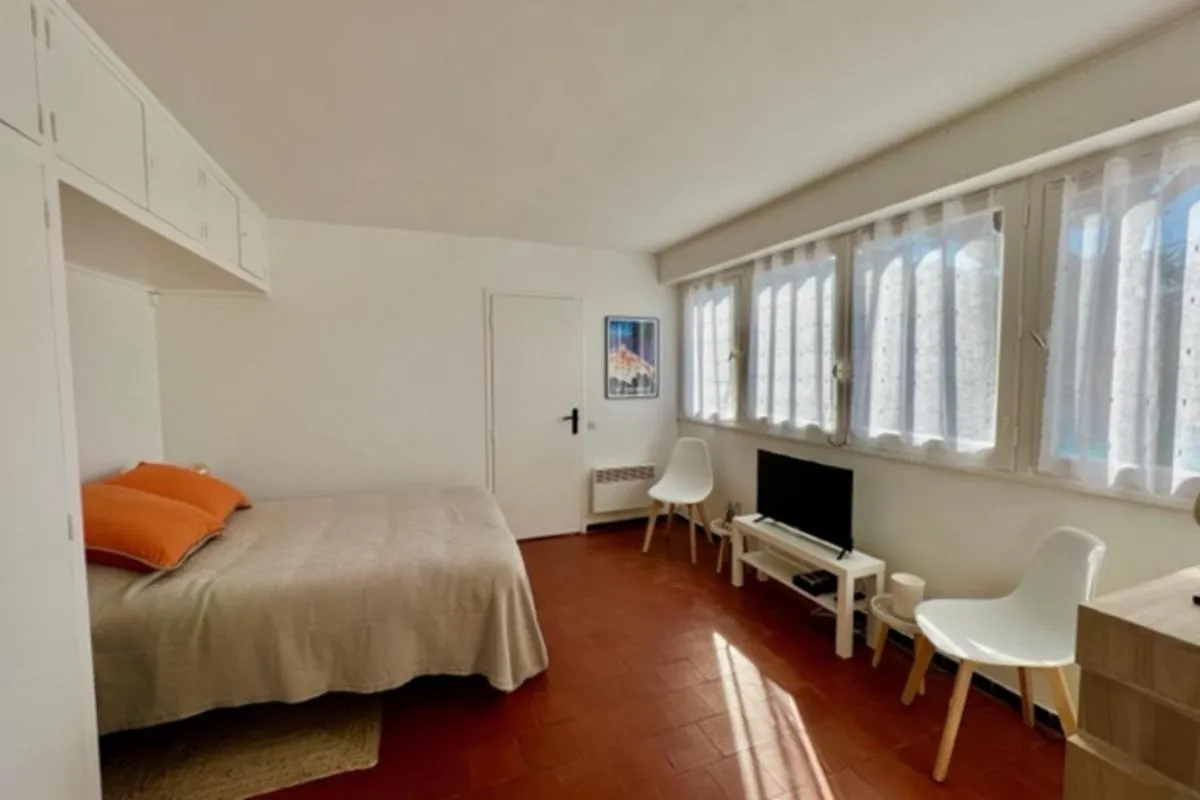 Image 1 of 35m With Pool For Couple In Saint Tropez