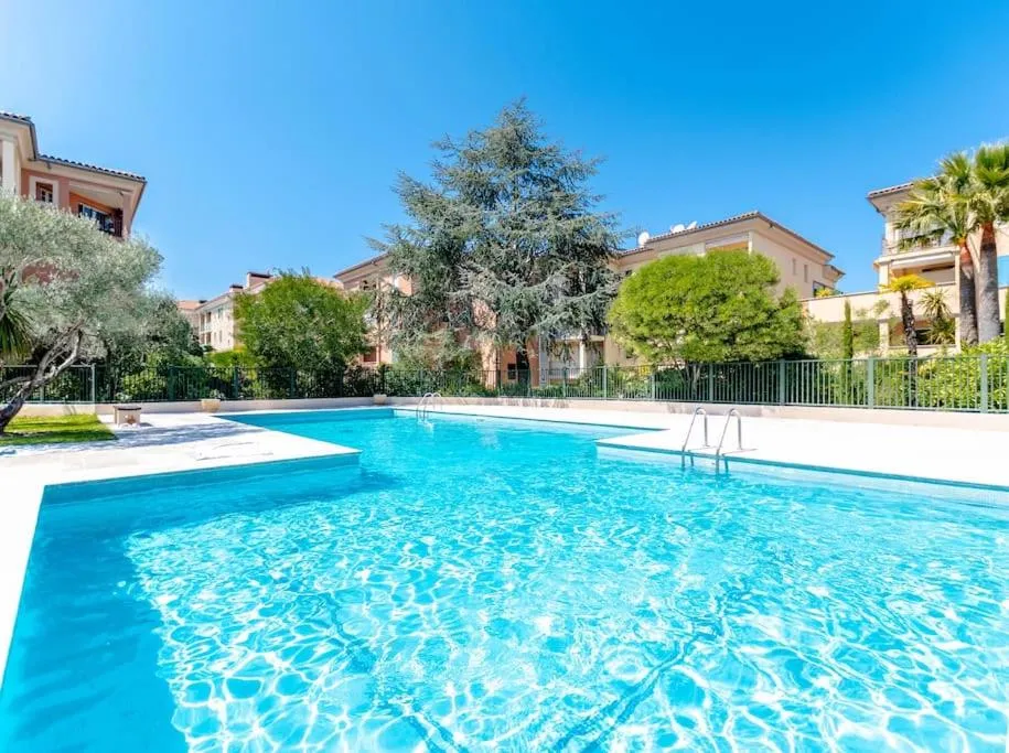 Image of Anaïs de Saint-Tropez, Bel appartement, avec piscine et jardin, au cœur de Saint Tropez