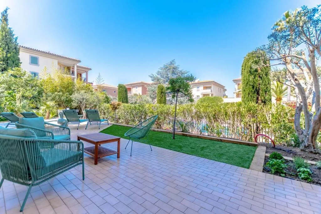 Image 4 of Anaïs de Saint-Tropez, Bel appartement, avec piscine et jardin, au cœur de Saint Tropez