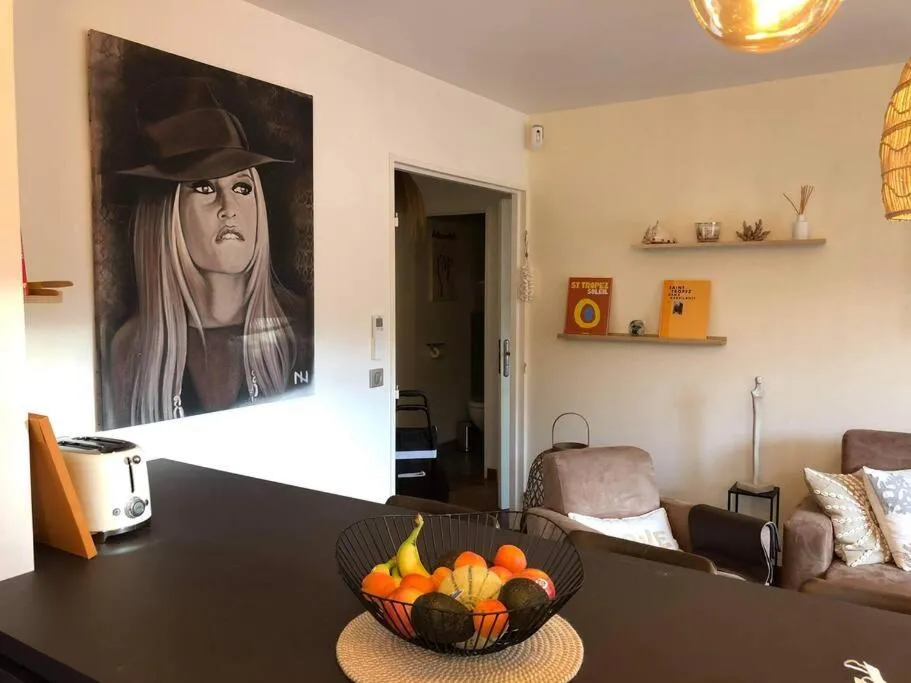 Image 5 of Anaïs de Saint-Tropez, Bel appartement, avec piscine et jardin, au cœur de Saint Tropez