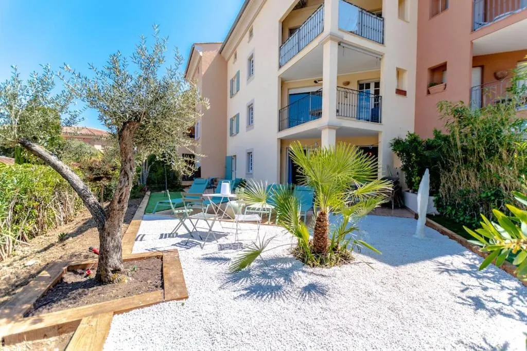 Image 6 of Anaïs de Saint-Tropez, Bel appartement, avec piscine et jardin, au cœur de Saint Tropez