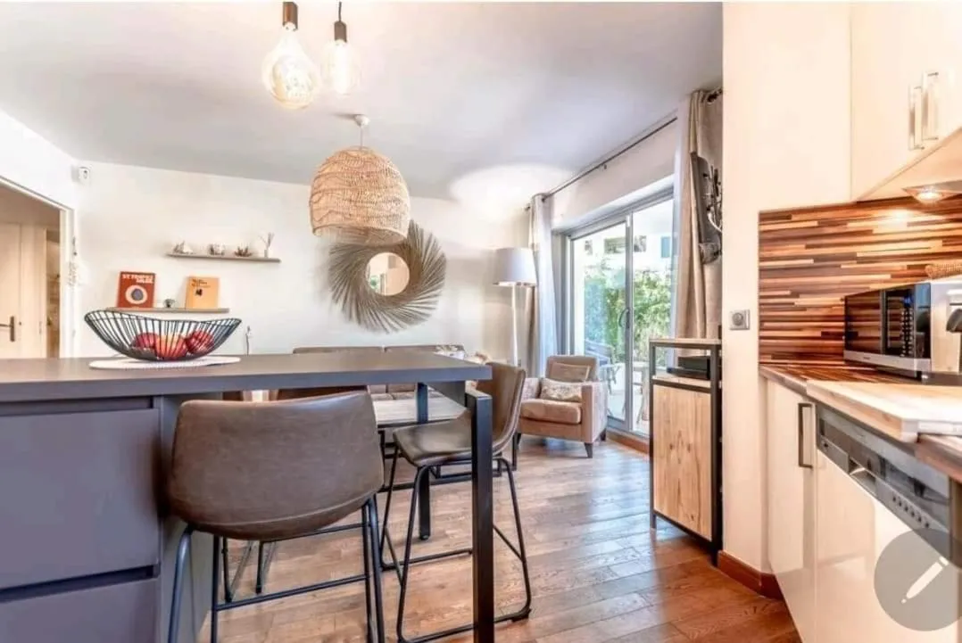 Image 1 of Anaïs de Saint-Tropez, Bel appartement, avec piscine et jardin, au cœur de Saint Tropez