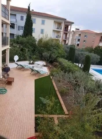 Image 3 of Anaïs de Saint-Tropez, Bel appartement, avec piscine et jardin, au cœur de Saint Tropez