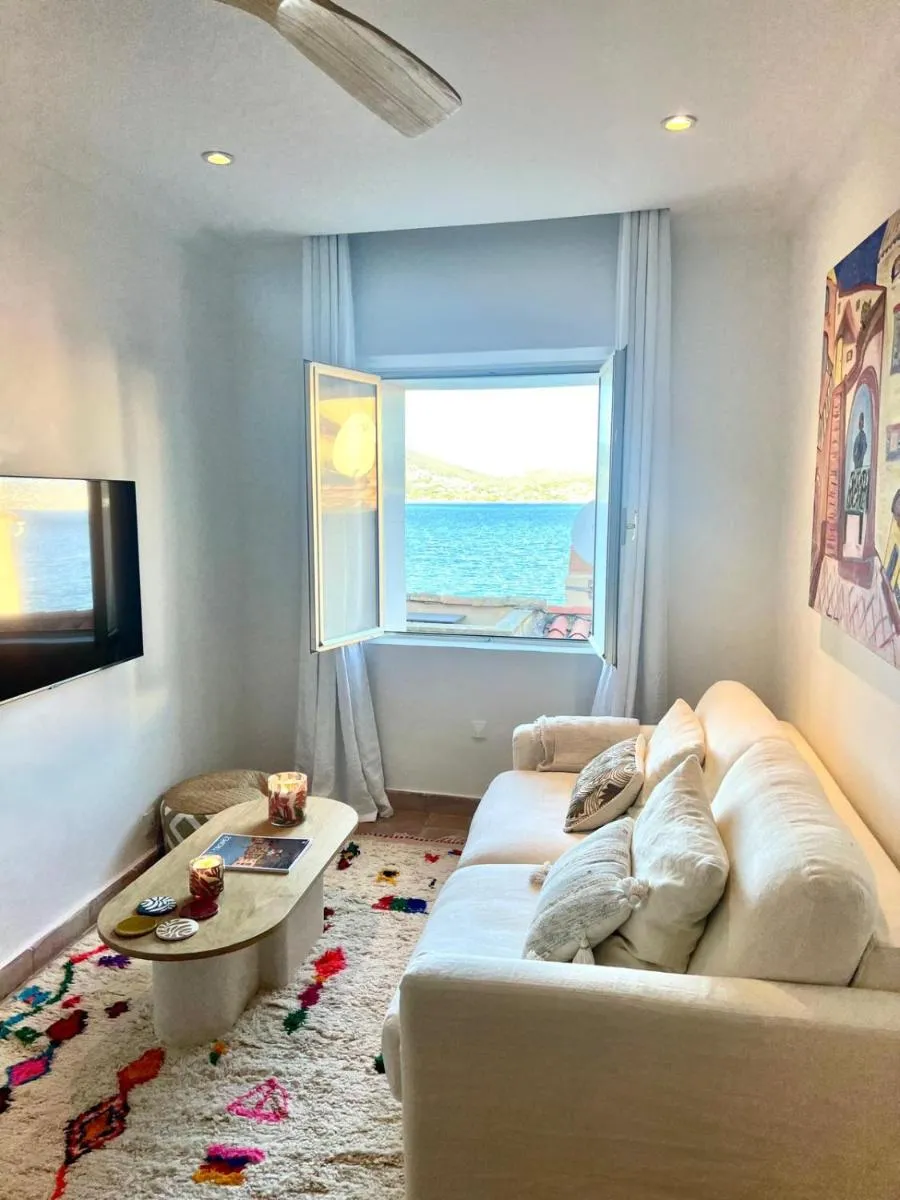Image 3 of Apartment with SEA VIEW in St Tropez – La Ponche