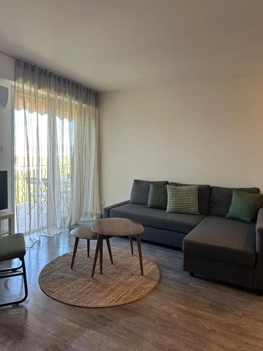 Image 2 of Appartement dans résidence avec piscine