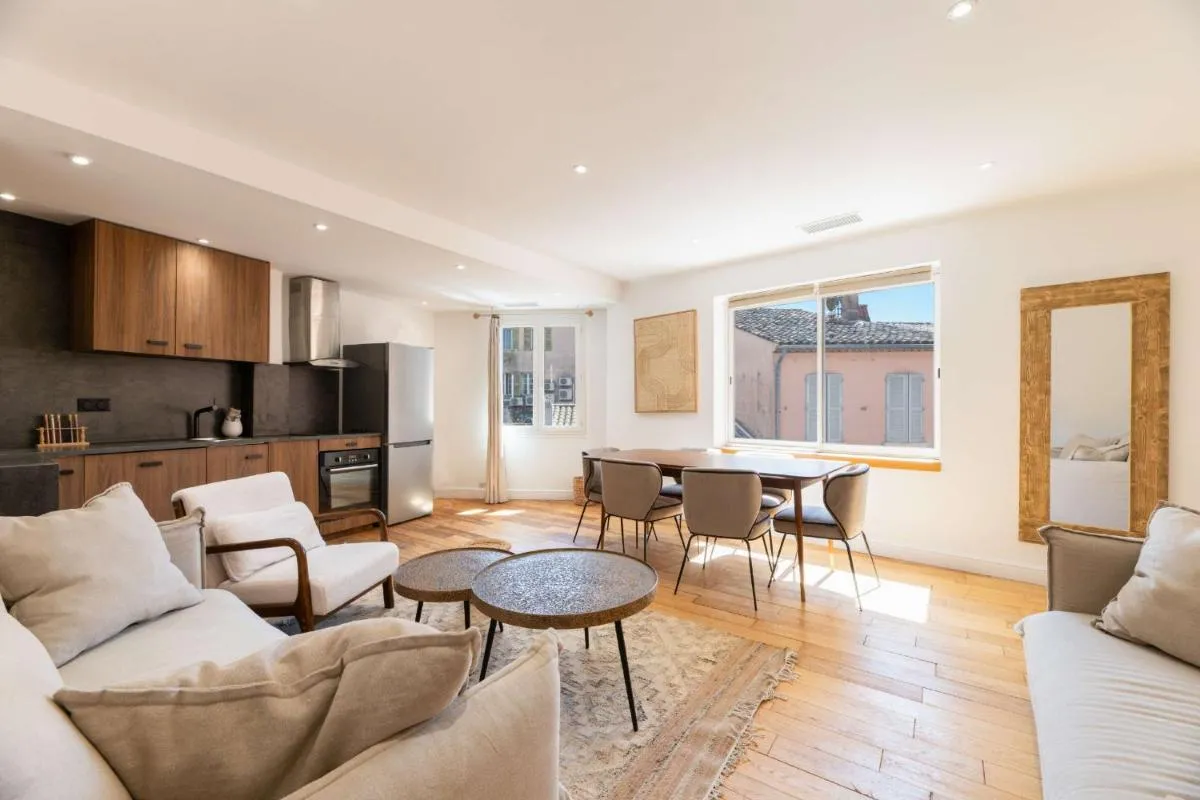 Image 1 of Appartement place des lices