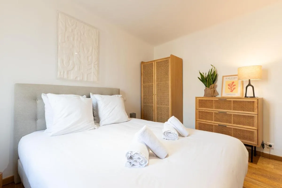 Image 4 of Appartement place des lices