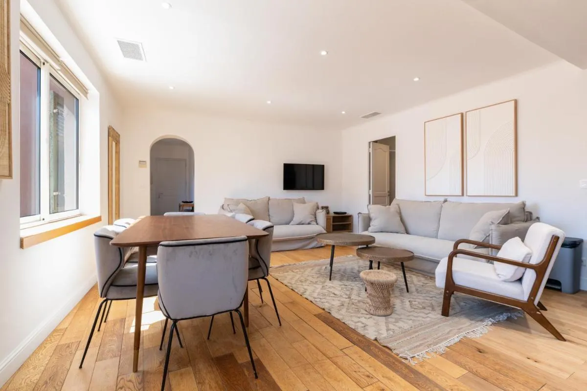 Image 2 of Appartement place des lices