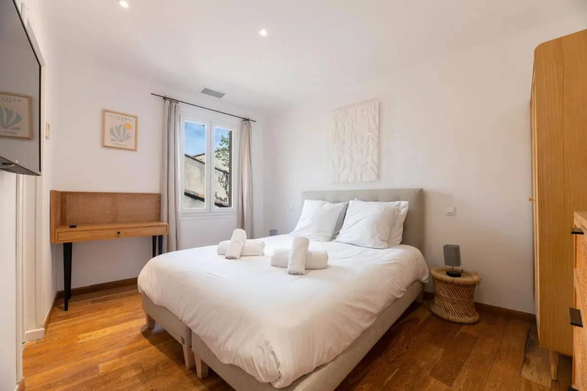 Image 3 of Appartement place des lices