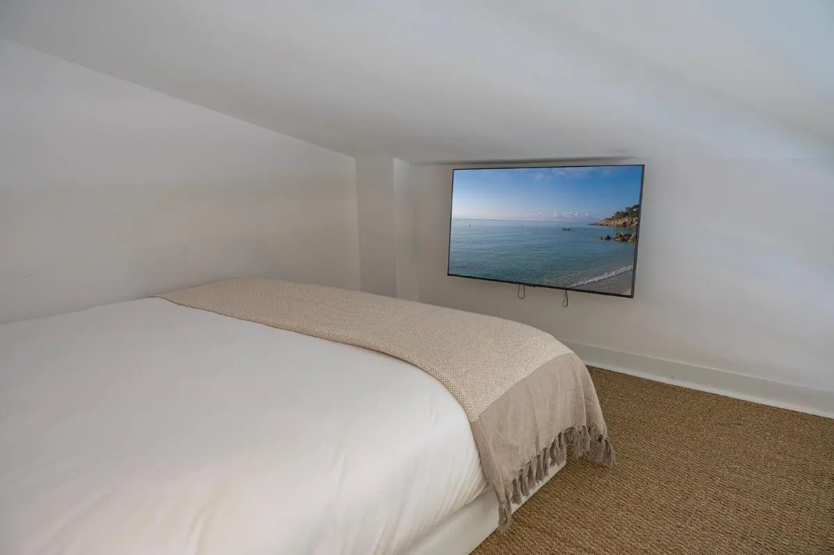 Image 4 of Beau studio rénové dans résidence avec piscine ref C1