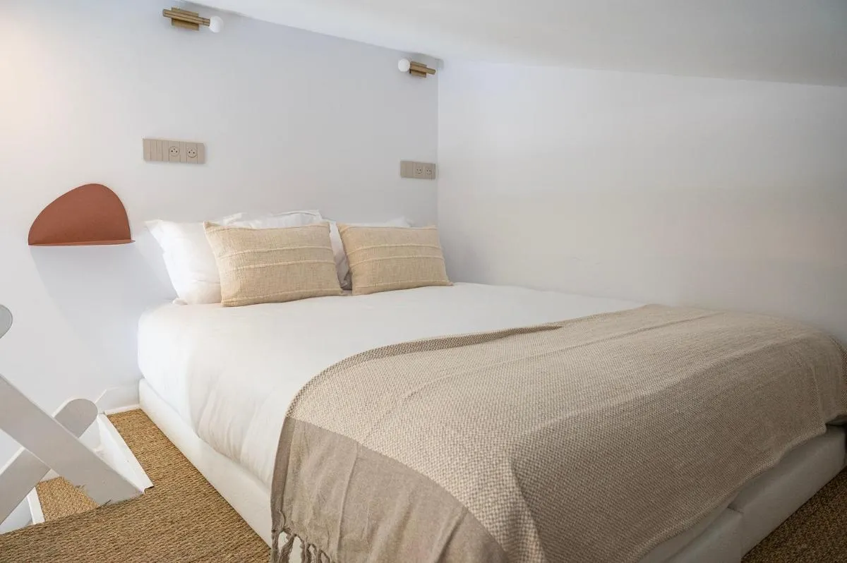 Image 2 of Beau studio rénové dans résidence avec piscine ref C1