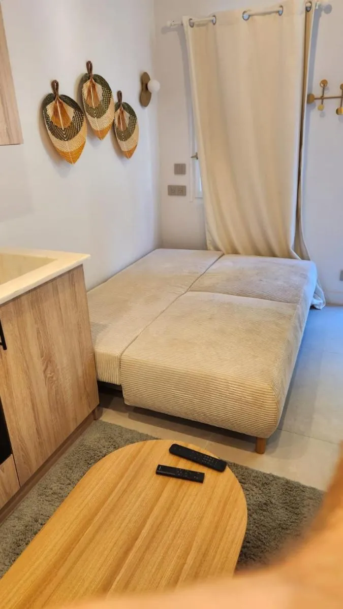 Image 6 of Beau studio rénové dans résidence avec piscine ref C1