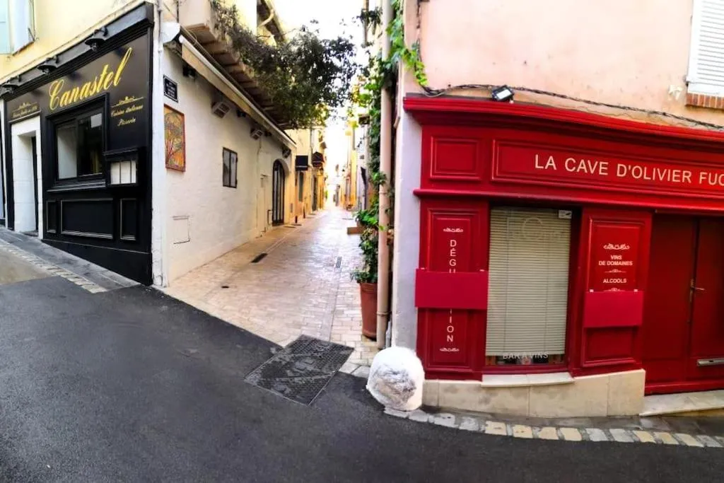 Image 1 of Beautifully Bright Apartment in Old Town Saint-Tropez