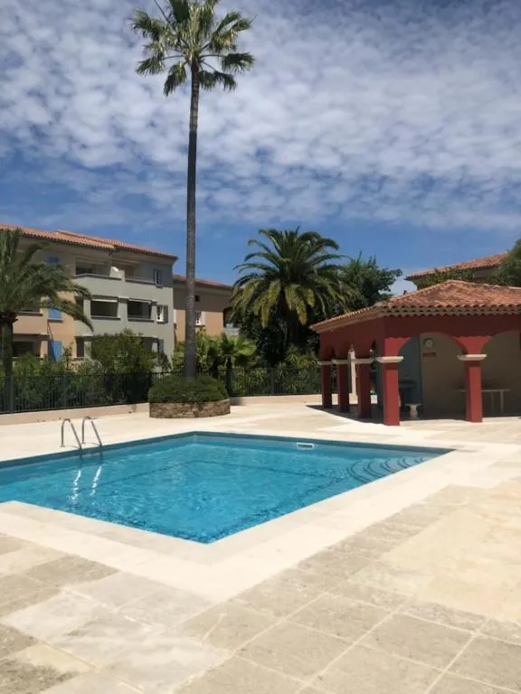 Image 1 of Belle résidence au centre de Saint Tropez avec piscine et garage