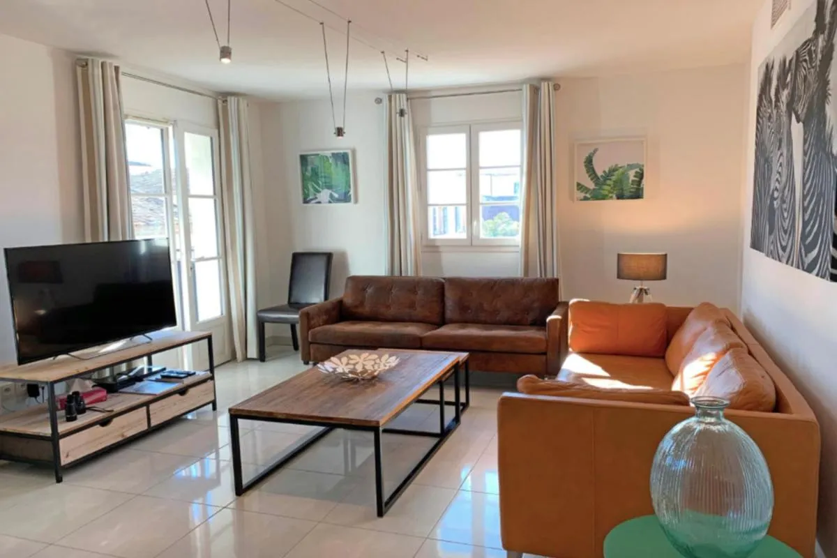 Image 1 of Bright Flat In The Heart Of Saint Tropez