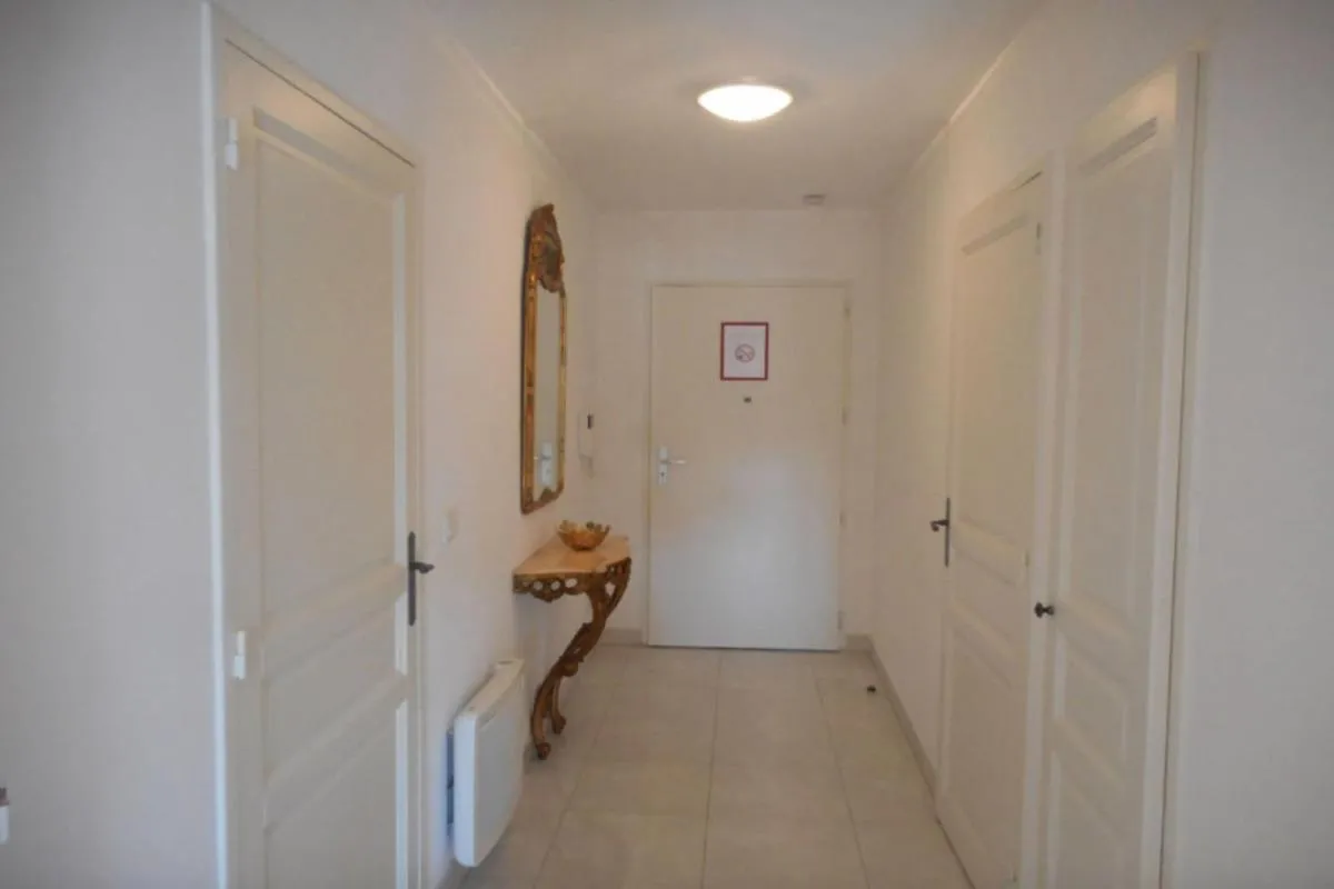 Image 6 of Bright Flat In The Heart Of Saint Tropez