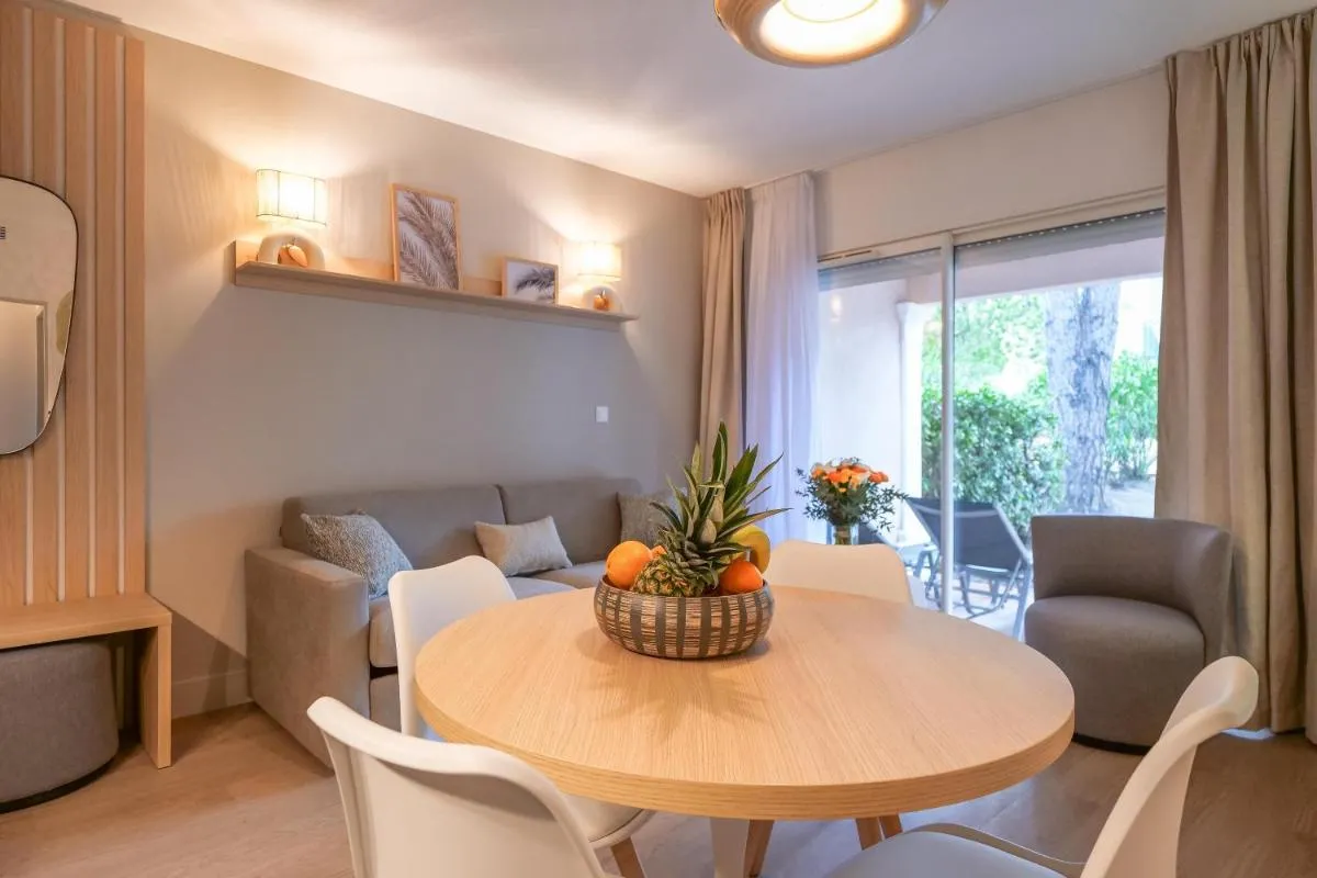 Image 5 of Brise Marine piscine St Tropez II