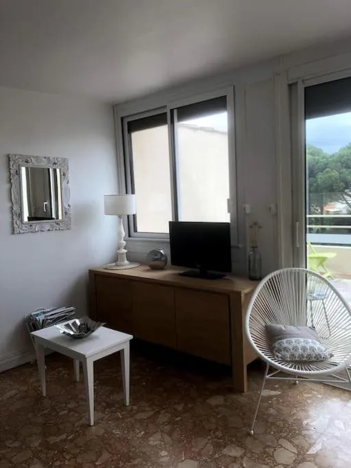 Image 3 of Brise Tropézienne : Vue Mer / 2 chambres / Parking