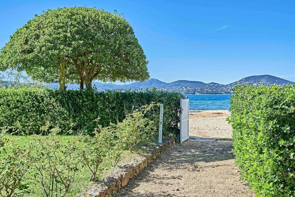 Image 5 of By the Beach – Beautiful apartment 2 bedrooms – Saint-Tropez – Sea View – Garage