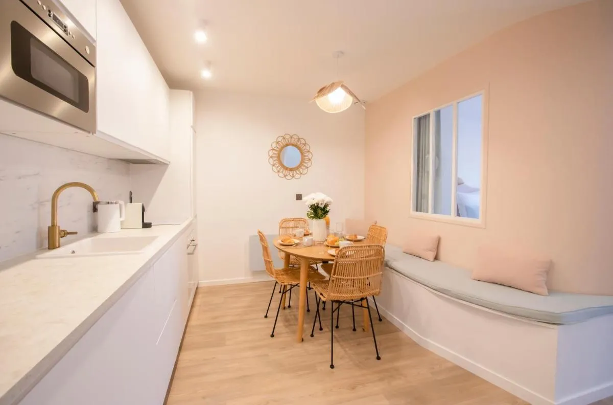 Image 2 of CMG – Appartement rénové – 2BR/6p – Hyper centre St Tropez