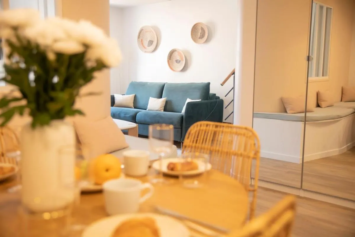 Image 4 of CMG – Appartement rénové – 2BR/6p – Hyper centre St Tropez